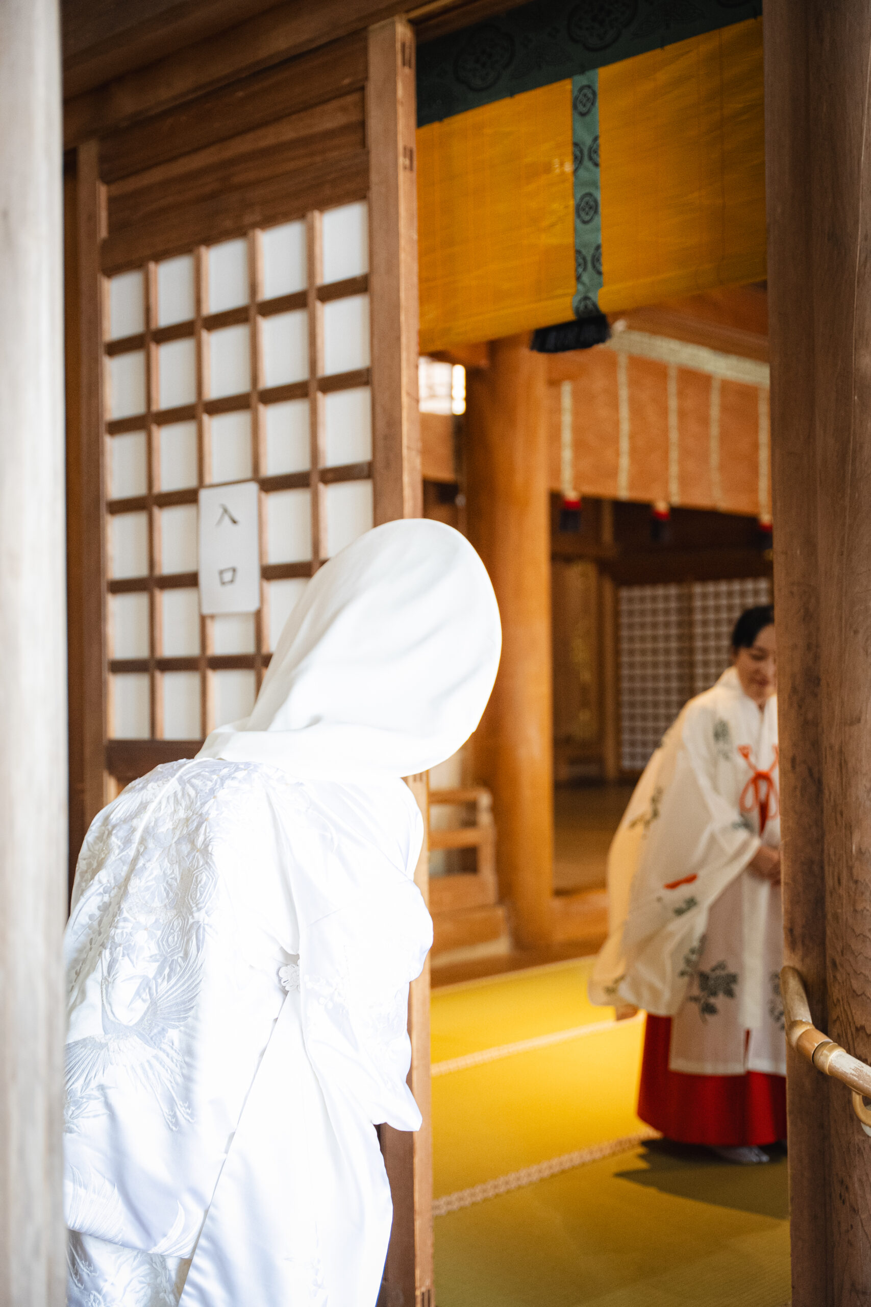 Shrine wedding in Japan — san-san-kudo sake ceremony